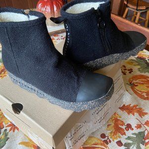 Apsortuguesas/Fly London booties